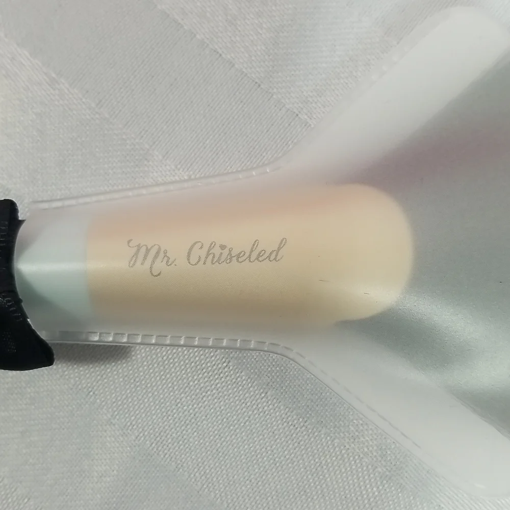 TOO FACED MR CHISELED CONTOUR BRUSH
